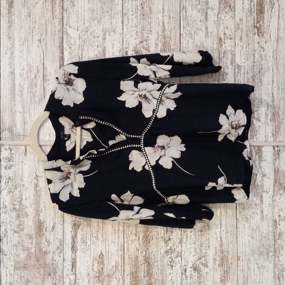 M Made In Italy | Tops | Made In Italy Ivory Size Sm A Beautiful Floral Print Longs Sleeve 0 Viscose 64de8719a0e6c6b66a0d4369